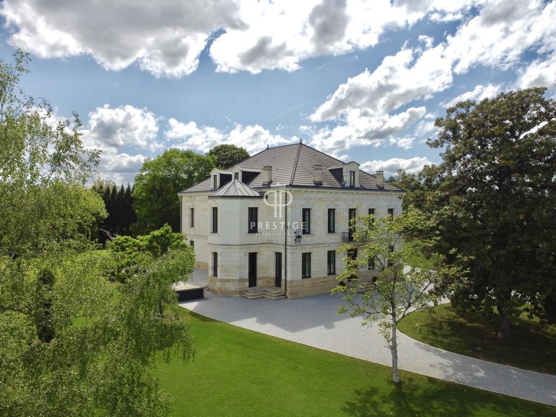 Château des Rêves Éternels: A Napoleon III Masterpiece in Aquitaine’s Golden Light