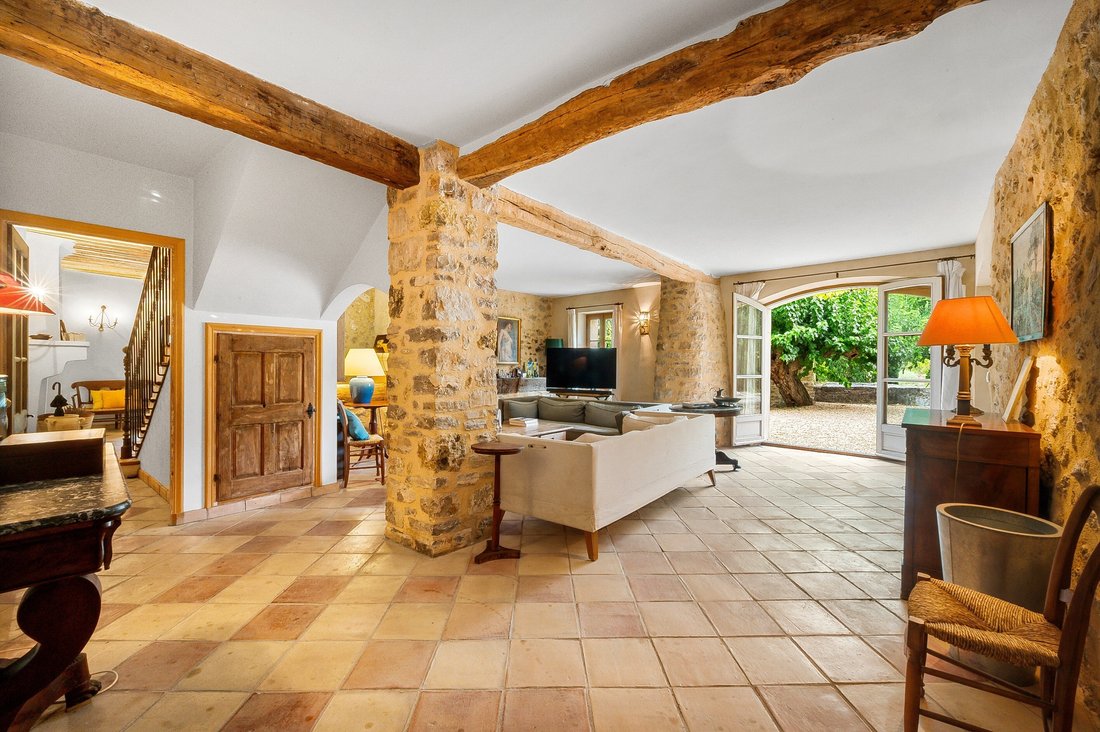 Entrecasteaux, Provence-Alpes-Côte d'Azur, France 5 - 16084885