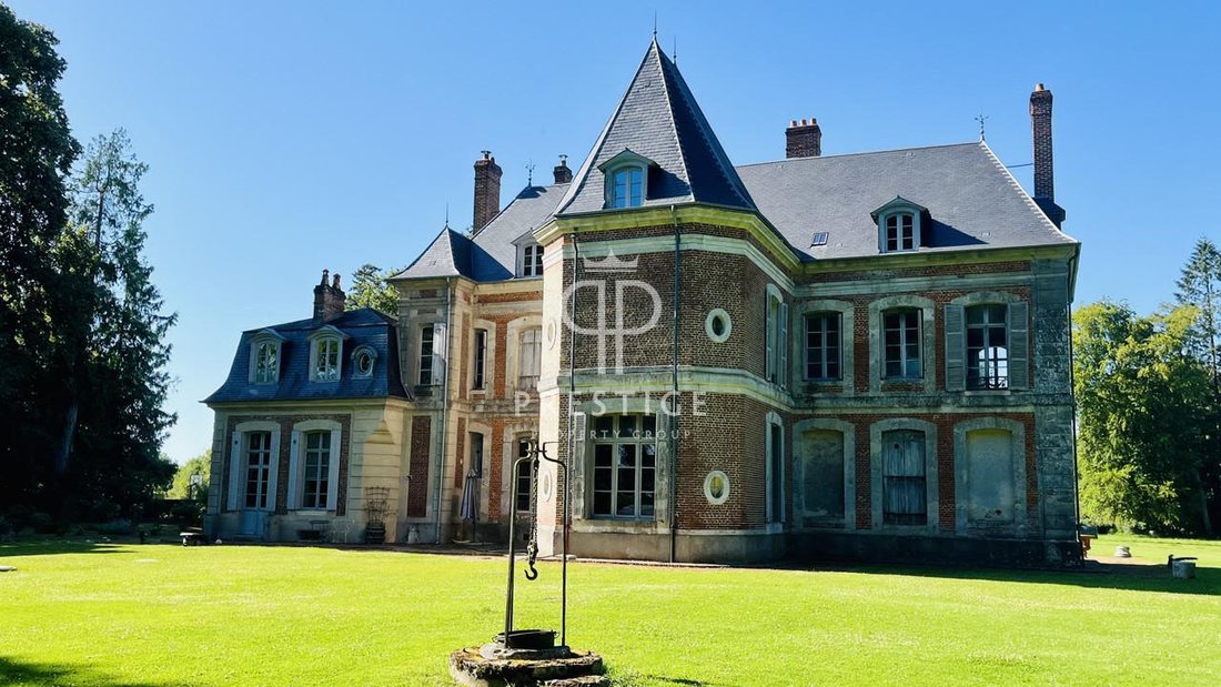 Le Rêve de 1742: A Normandy Château Whispering Through Time