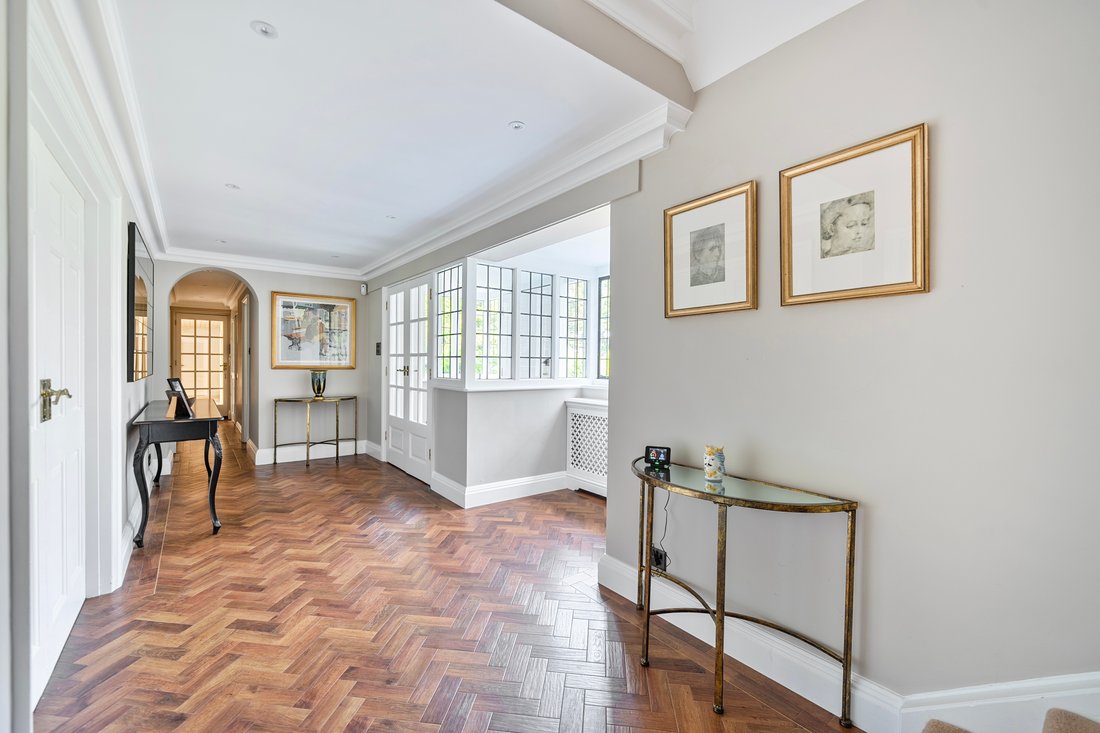 House in Kingswood, Reigate and Banstead, England 4 - 16085058