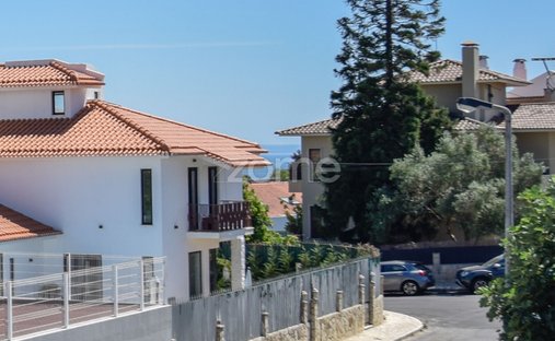 House in Carcavelos e Parede, Lisbon, Portugal 1