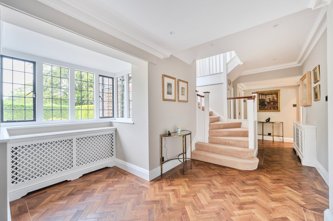 House in Kingswood, Reigate and Banstead, England 5 - 16085058