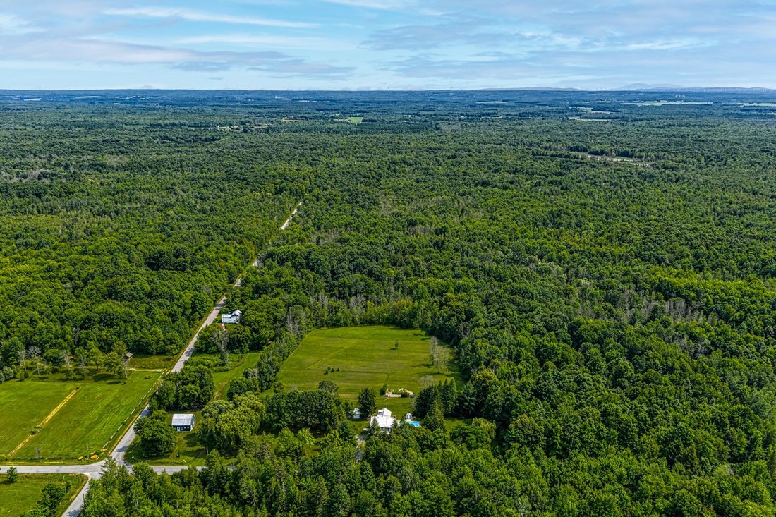 House in Godmanchester, Quebec, Canada 5 - 16085361