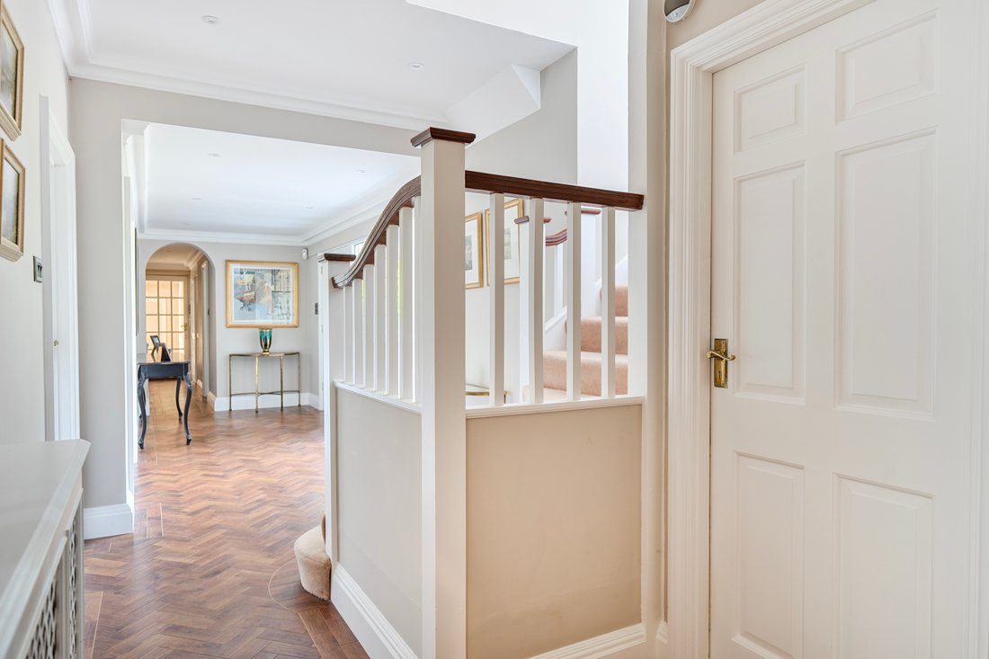 House in Kingswood, Reigate and Banstead, England 3 - 16085058