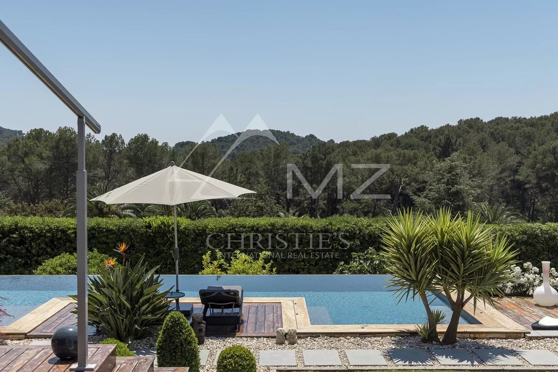 Villa in Mougins, Provence-Alpes-Côte d'Azur, France 2 - 12884611
