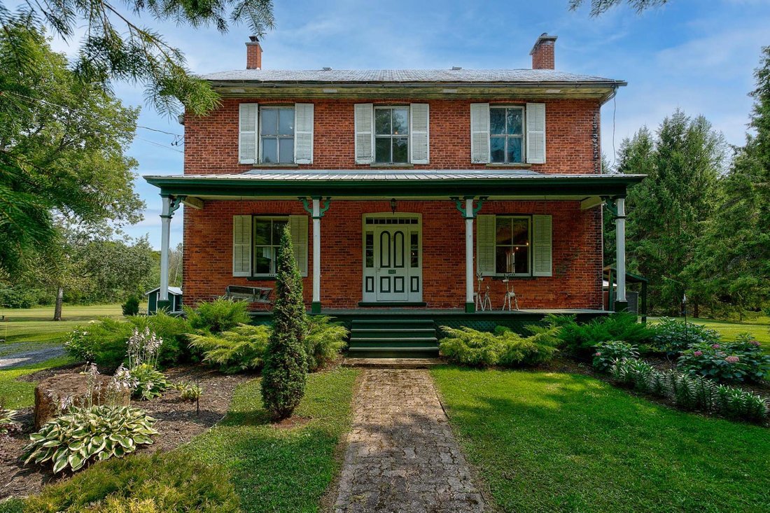 House in Godmanchester, Quebec, Canada 3 - 16085361