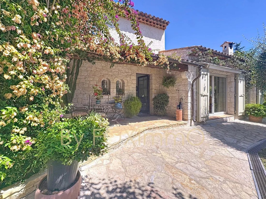 Villa in Saint-Paul-de-Vence, Provence-Alpes-Côte d'Azur, France 2 - 15825184