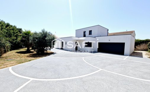 Castle for Sale in Anglès, Occitanie, France