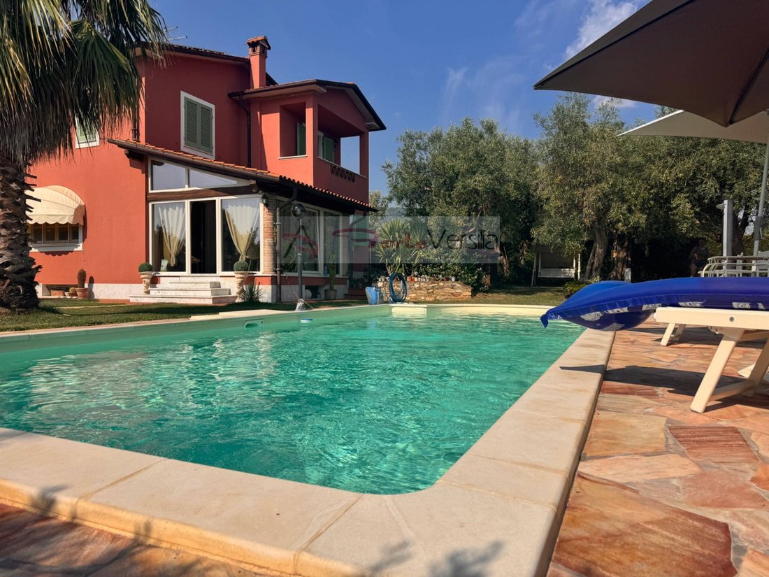 Villa in Seravezza, Tuscany, Italy 1 - 16090356