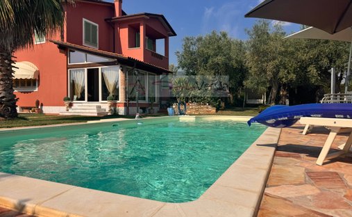 Villa in Seravezza, Tuscany, Italy 1