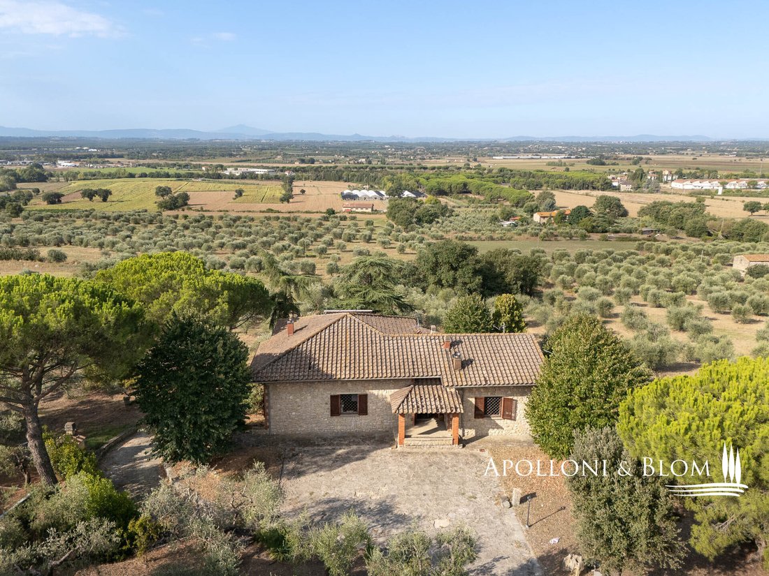 Villa in Center, Cortona, Tuscany 1 - 14688219