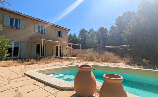 House in Les Freres-Les Cancades-Les Ginestes, Le Beausset, France 1