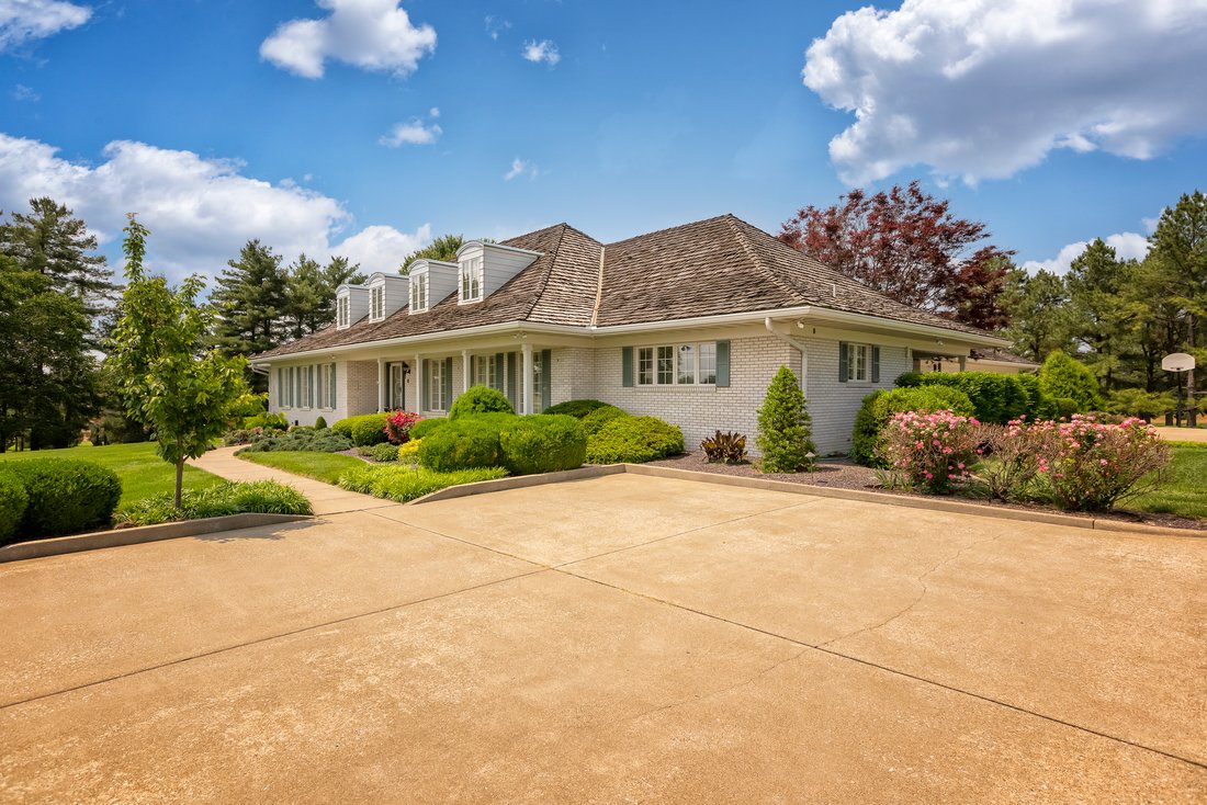 House in Marion, Illinois, United States 4 - 16084521