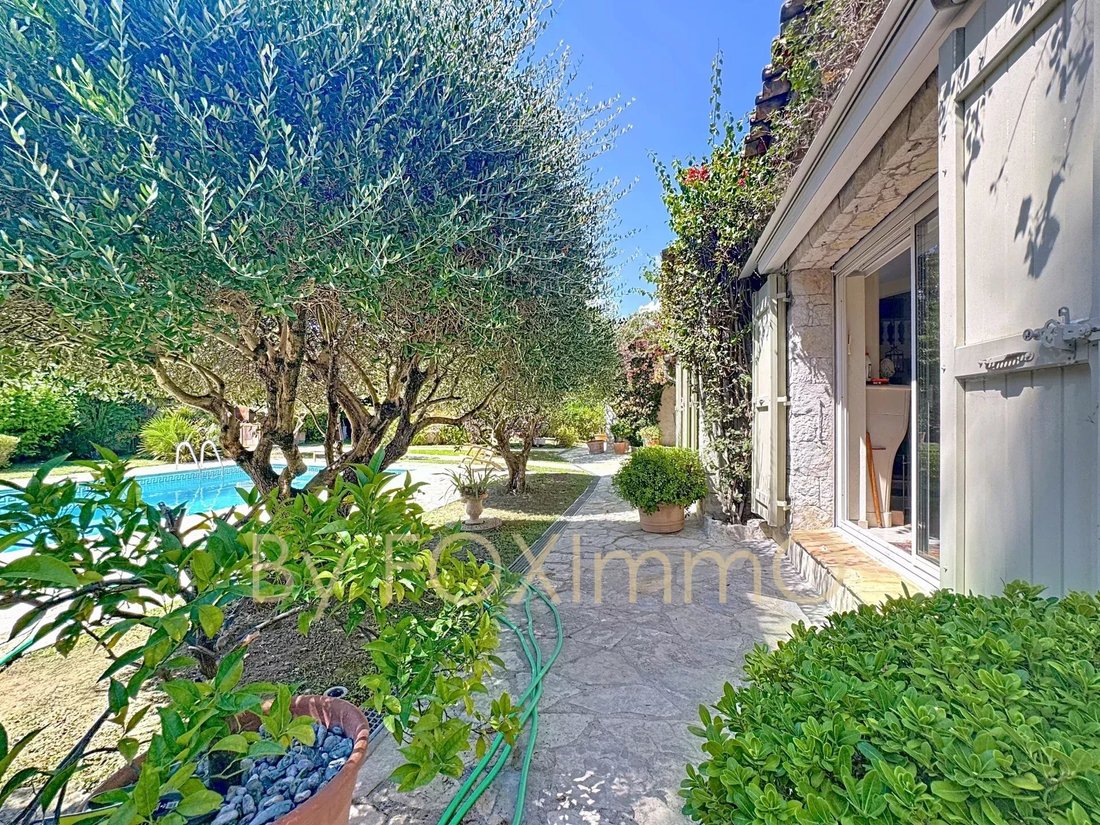 Villa in Saint-Paul-de-Vence, Provence-Alpes-Côte d'Azur, France 3 - 15825184