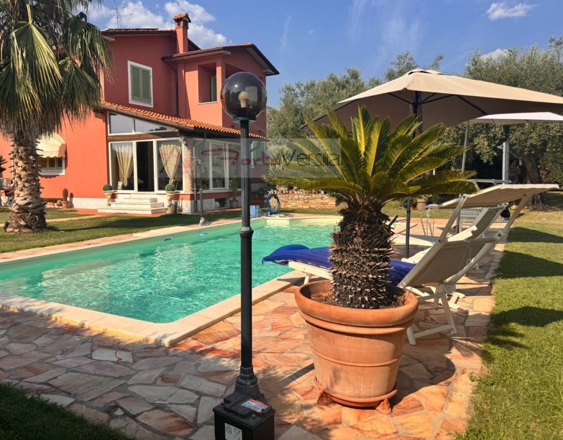 Villa in Seravezza, Tuscany, Italy 4 - 16090356
