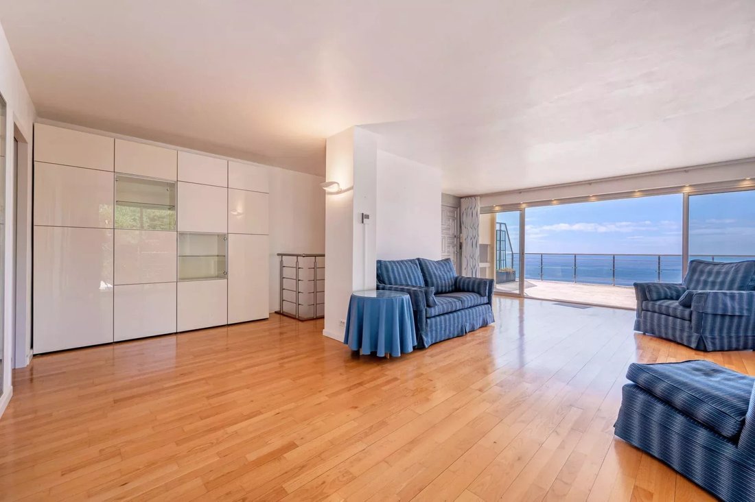 Villa in Èze, Provence-Alpes-Côte d'Azur, France 4 - 16083761