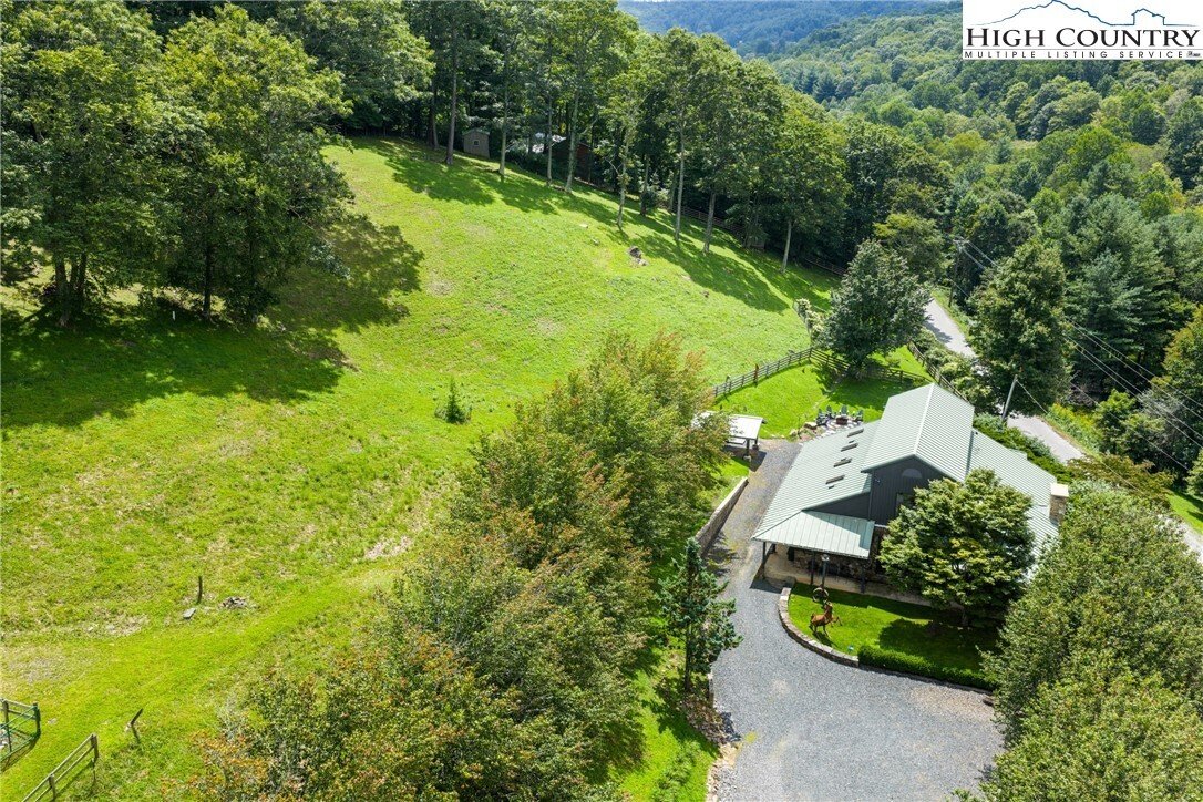 House in West Jefferson, North Carolina, United States 2 - 16090381