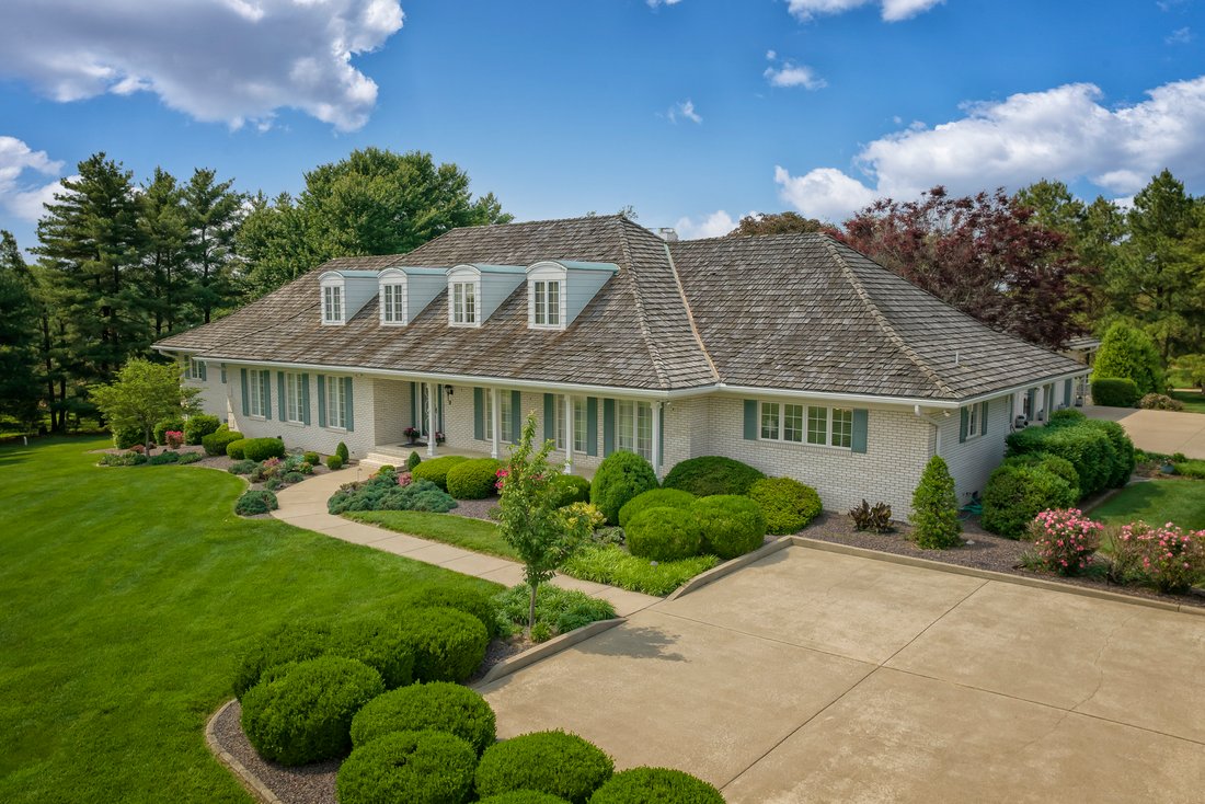 House in Marion, Illinois, United States 1 - 16084521