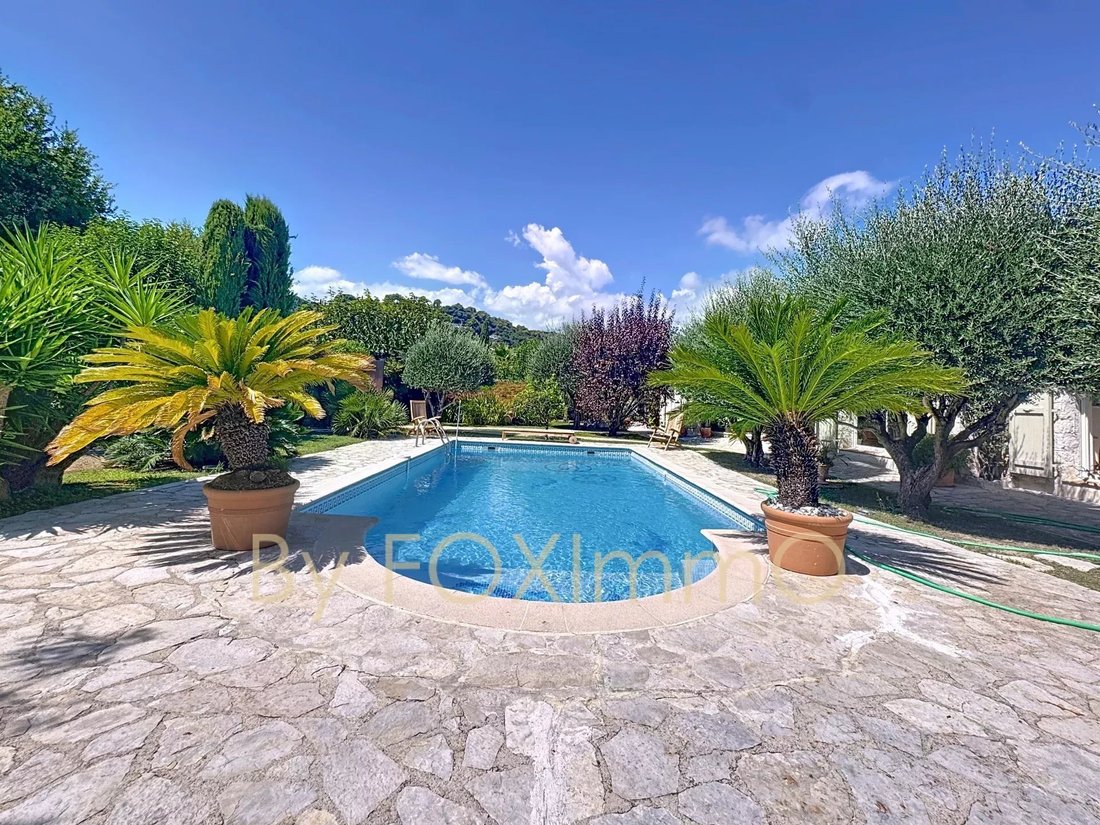 Villa in Saint-Paul-de-Vence, Provence-Alpes-Côte d'Azur, France 1 - 15825184