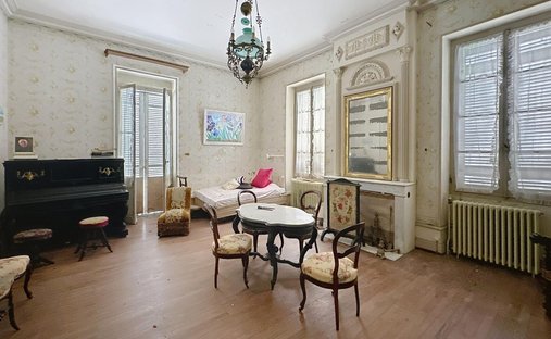 Castle for Sale in Luzech, Occitanie, France