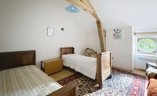 Castle for Sale in Luzech, Occitanie, France