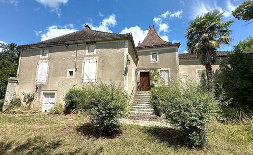 Castle for Sale in Luzech, Occitanie, France