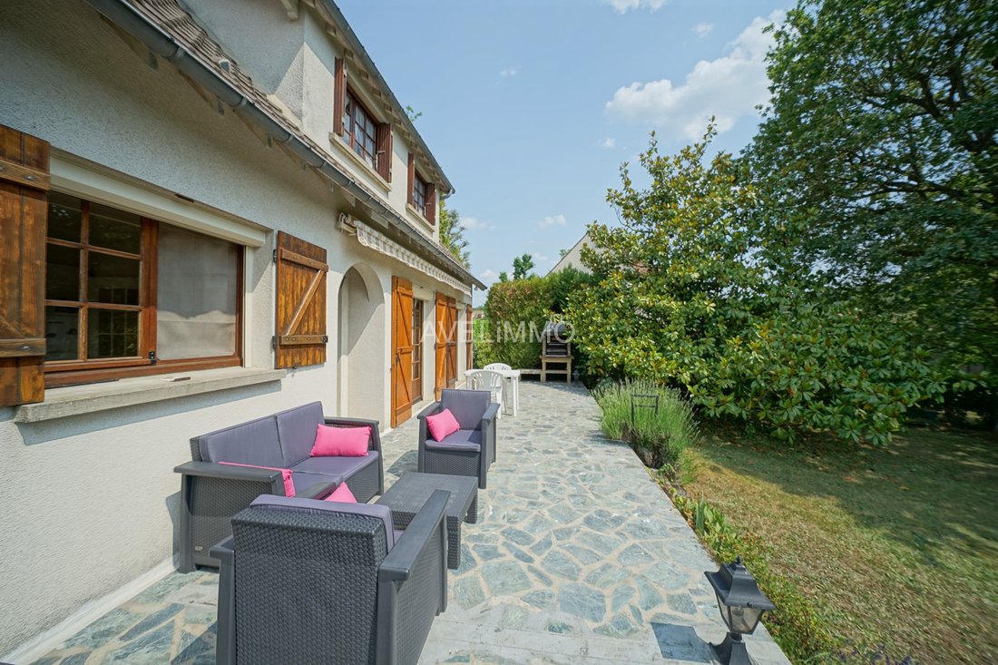 House in La Queue-les-Yvelines, Ile-de-France, France 1 - 16091379
