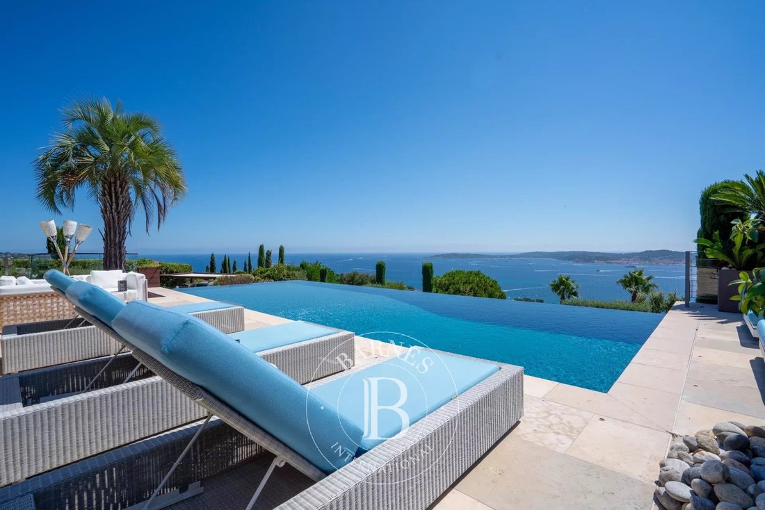 Villa in Grimaud, Provence-Alpes-Côte d'Azur, France 3 - 15530149