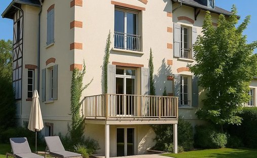 Townhouse in Centre Ville Ouest, Fontainebleau, France 1