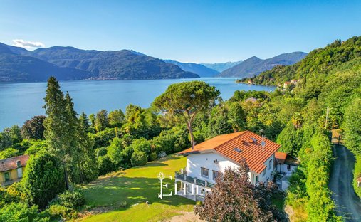 Villa in Bedero, Lombardy, Italy 1