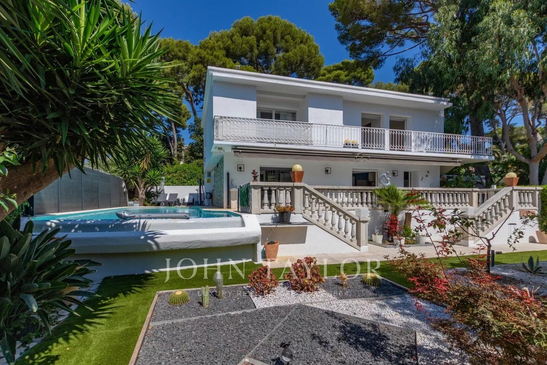 Villa in Antibes, Provence-Alpes-Côte d'Azur, France 1 - 16093184
