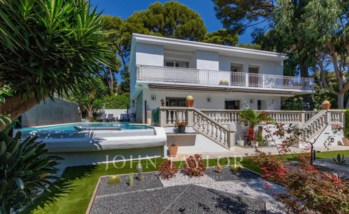 Villa in Antibes, Provence-Alpes-Côte d'Azur, France 1