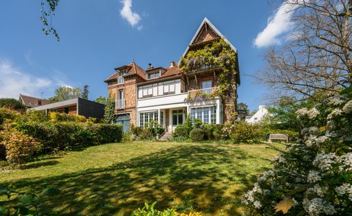 Estate in Beau Site-Pommerets-Binelles, Sevres, France 1