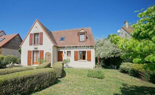 House in Villiers-Saint-Frederic, Ile-de-France, France 1