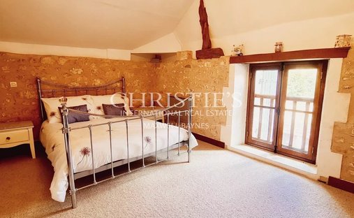 Castle for Sale in Brantôme en Périgord, Nouvelle-Aquitaine, France