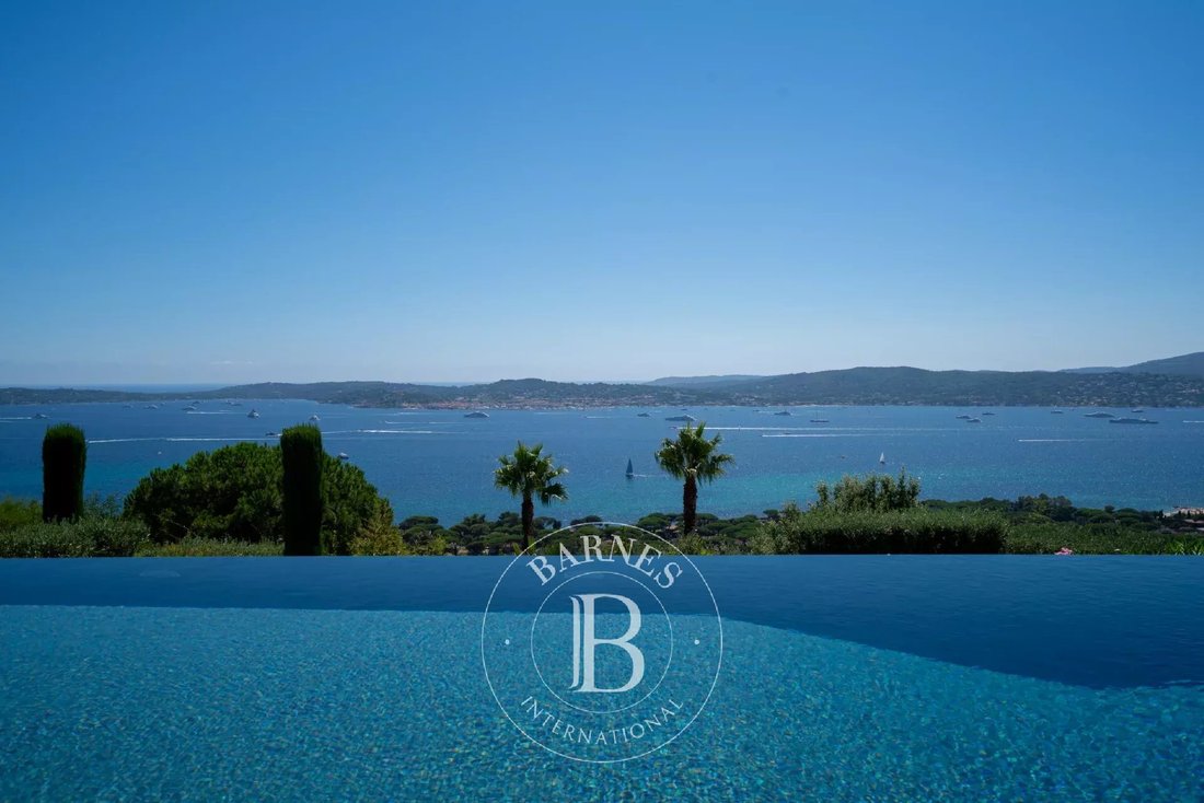 Villa in Grimaud, Provence-Alpes-Côte d'Azur, France 2 - 15530149