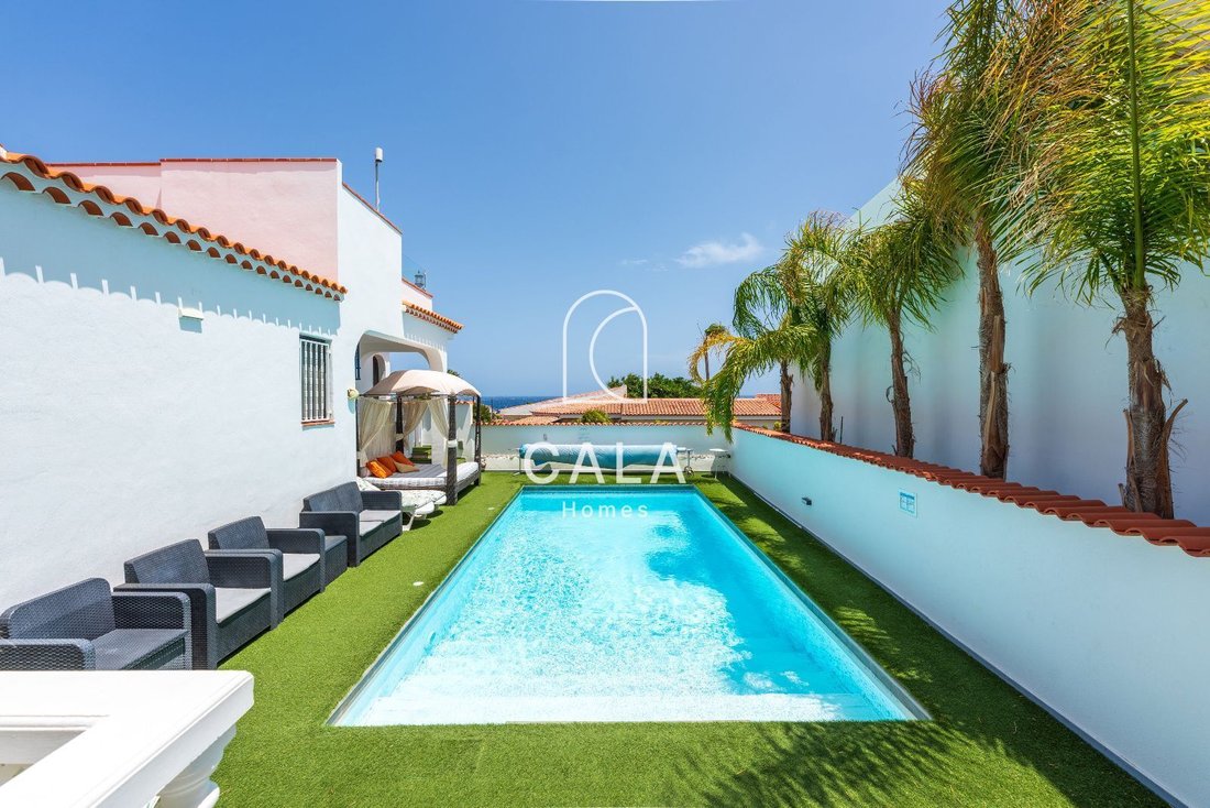 Villa in San Miguel de Abona, Canary Islands, Spain 2 - 16091195