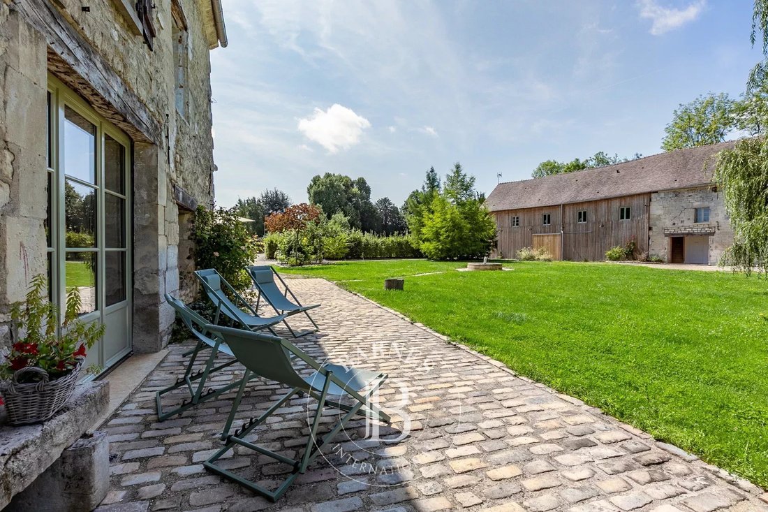Estate in Senlis, Hauts-de-France, France 3 - 16091625