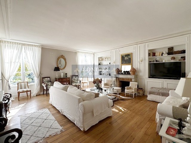 Apartment in Domaine National du Château, Versailles, France 1 - 16091400