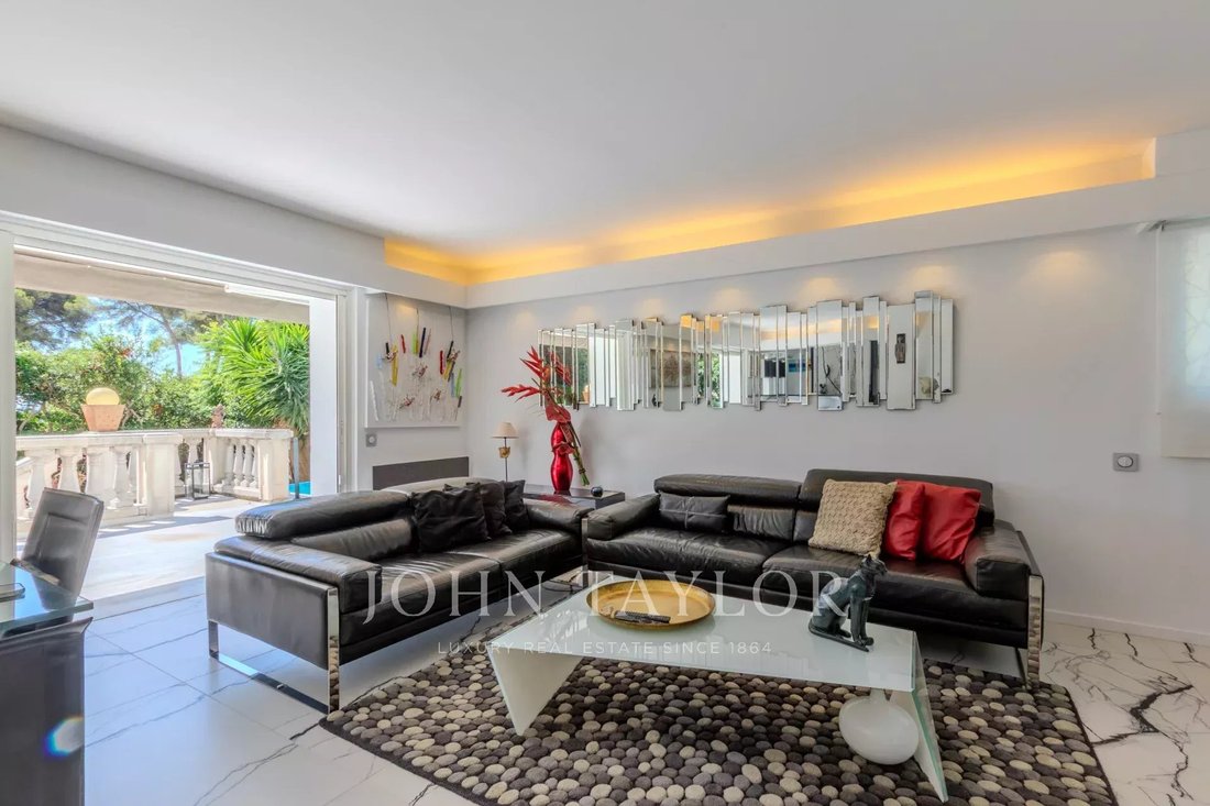 Villa in Antibes, Provence-Alpes-Côte d'Azur, France 4 - 16093184