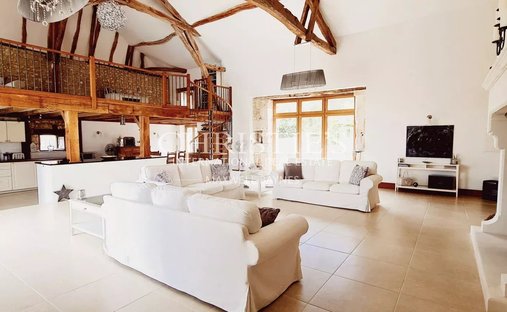 Castle for Sale in Brantôme en Périgord, Nouvelle-Aquitaine, France