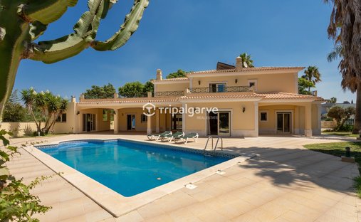 House in Olhos de Agua, Algarve, Portugal 1