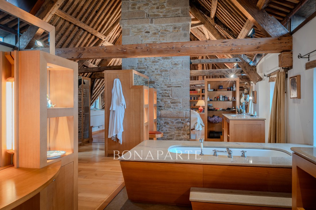 La Demoiselle des Marées: A Seaside Sovereign’s Retreat in Normandy’s Heart
