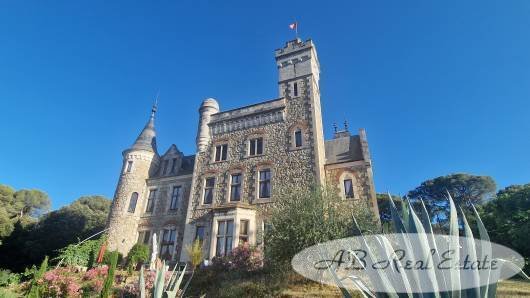 Le Rêve de 1887: A Timeless Château in Montpellier’s Golden Light