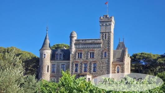 Le Rêve de 1887: A Timeless Château in Montpellier’s Golden Light