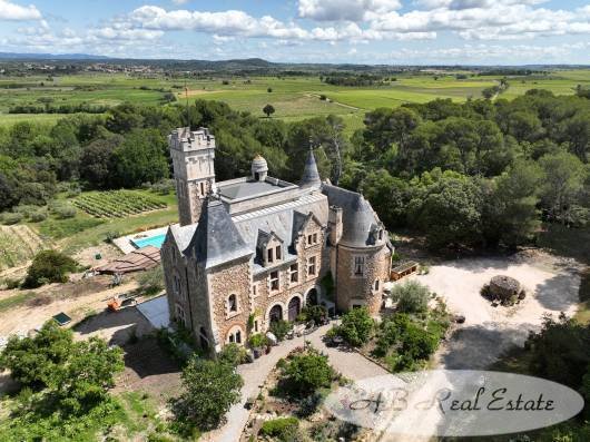Le Rêve de 1887: A Timeless Château in Montpellier’s Golden Light