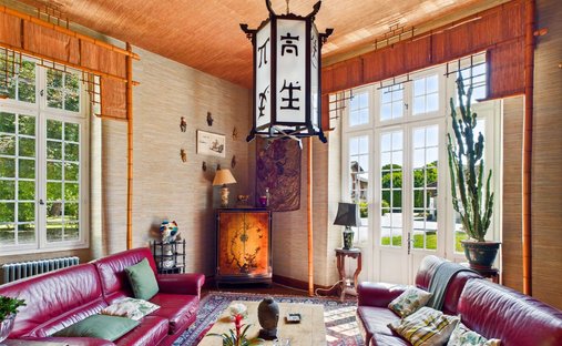 Near Villeneuve Sur Lot Magnificent Riverside Chateau With 6 Bedrooms And 8 Hectares Of Land