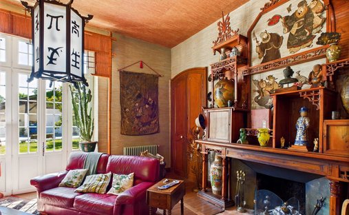 Near Villeneuve Sur Lot Magnificent Riverside Chateau With 6 Bedrooms And 8 Hectares Of Land