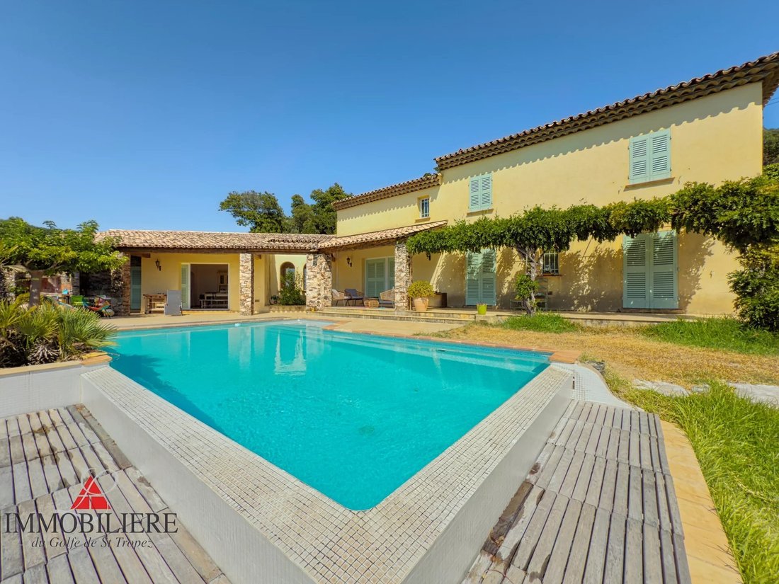 Villa in Nord, Cavalaire-sur-Mer, France 1 - 15595439