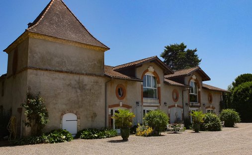 Near Villeneuve Sur Lot Magnificent Riverside Chateau With 6 Bedrooms And 8 Hectares Of Land